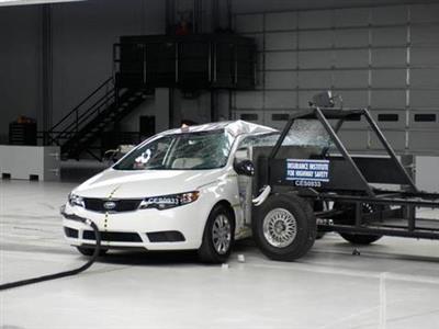 تست تصادف کیا سراتو