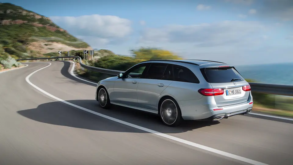 5 - خودروی لوکس بزرگ: مرسدس‌بنز E400 4Matic استیشن‌واگن