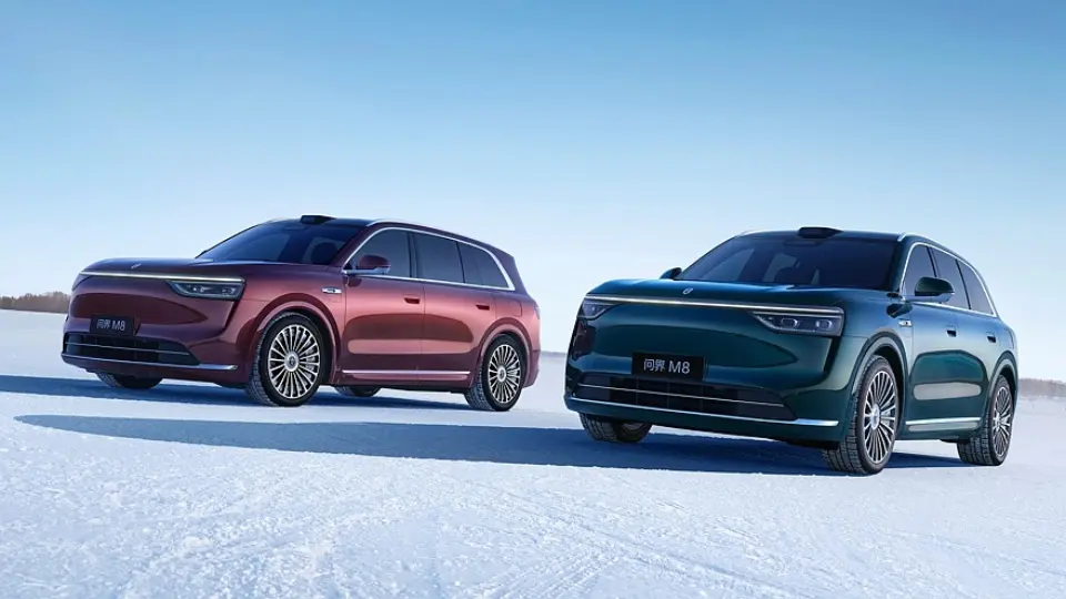 کراس اور برقي آيتو M8