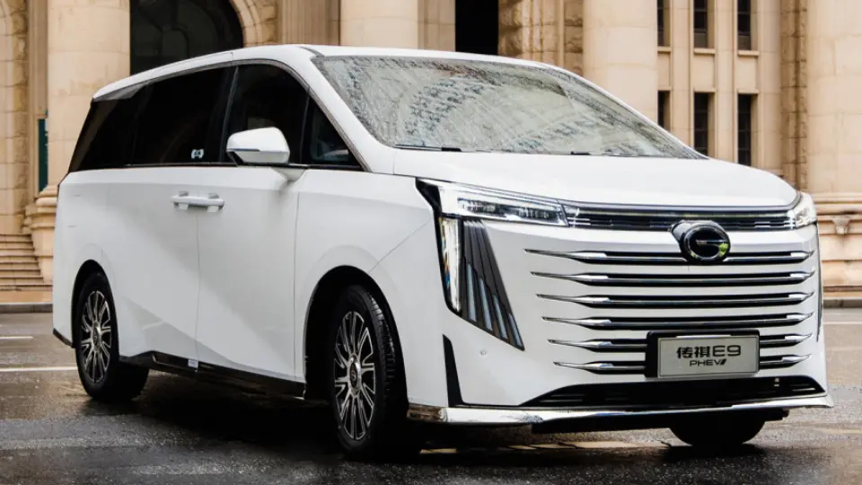 گک ترامپچي E9