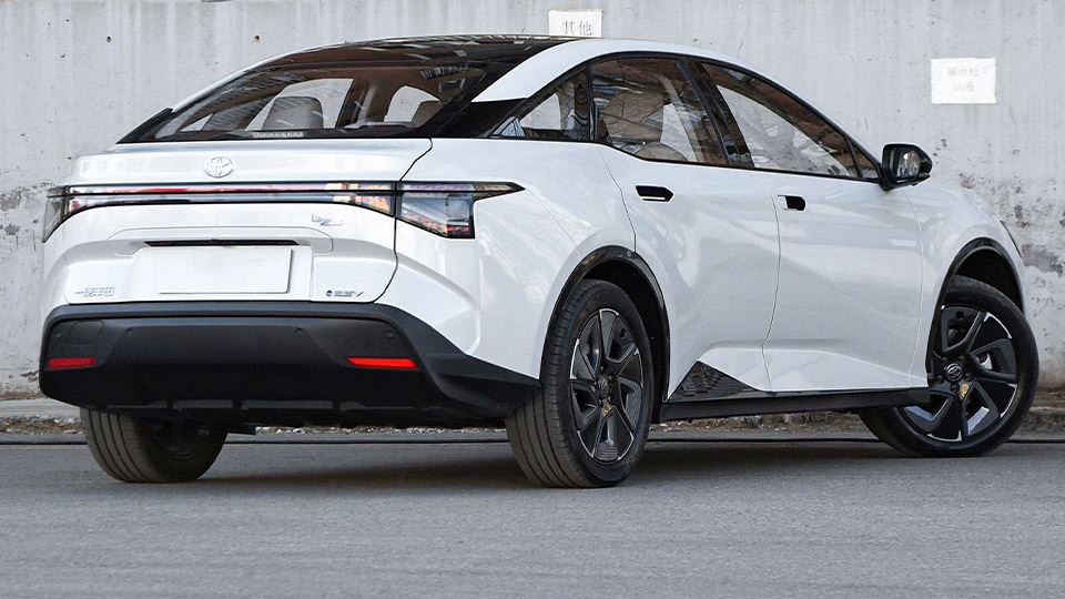 سدان برقی تویوتا bZ3