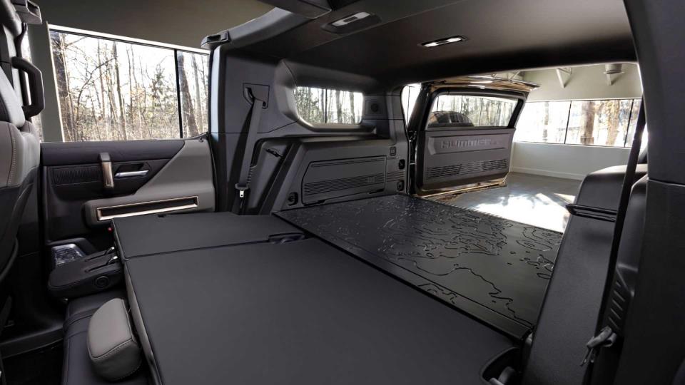 فضای بار شاسی بلند برقی هامر