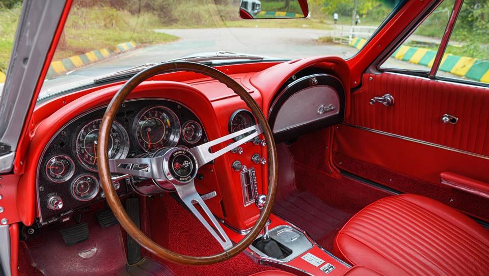 کابین شورولت کوروت C2 مدل 1964