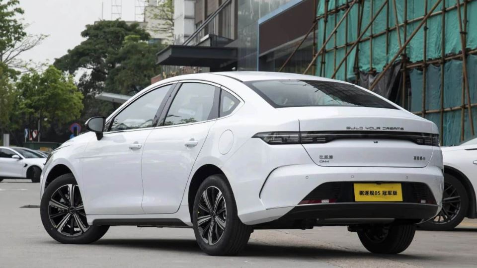 بی‌وای‌دی دیسترویر 05 چمپیون ادیشن