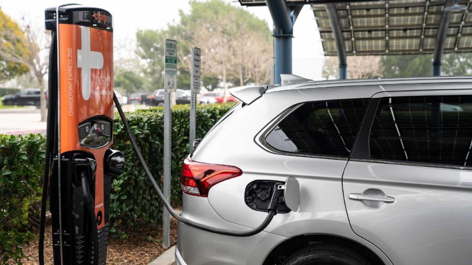  میتسوبیشی اوتلندر PHEV مدل 2021