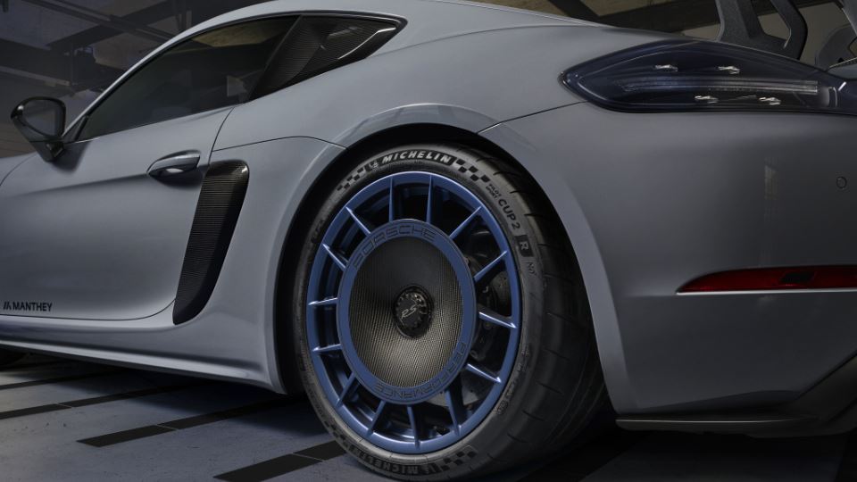 پورشه 718 کیمن GT4 RS با کیت منتی