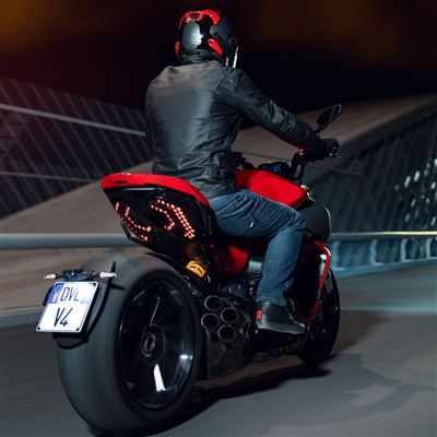 موتورسیکلت دوکاتی دیاول V4 مدل 2023