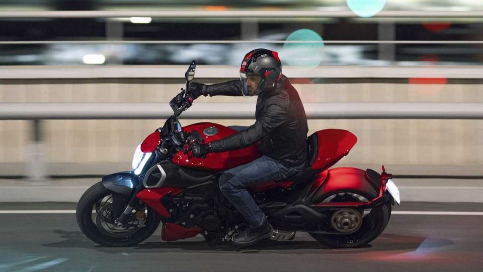 موتورسیکلت دوکاتی دیاول V4 مدل 2023