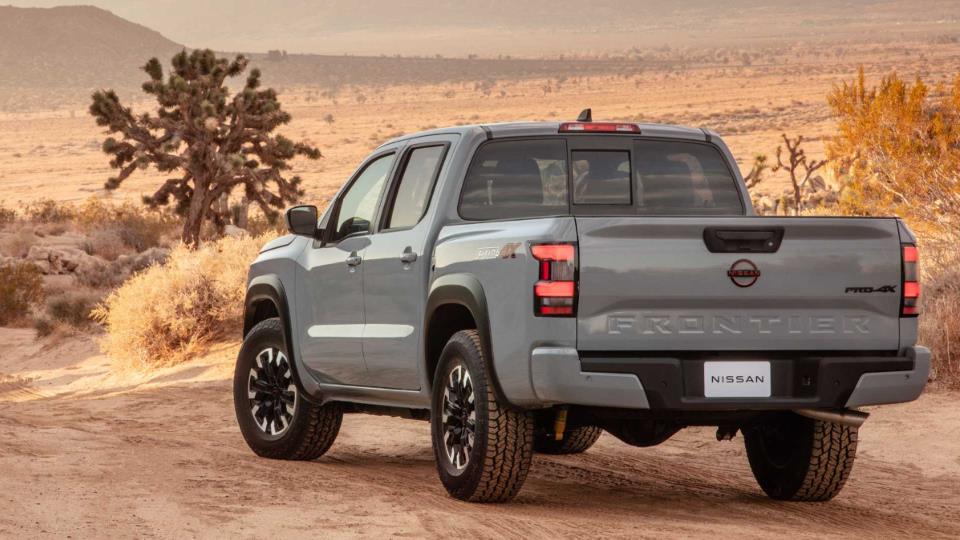 نمای عقب نیسان فرانتیر مدل 2022