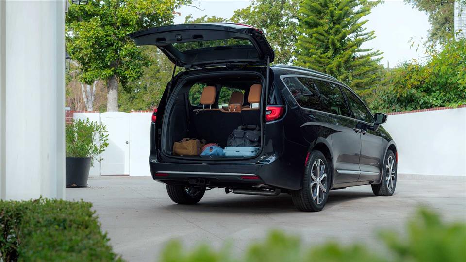 کرایسلر پسیفیکا مدل 2021