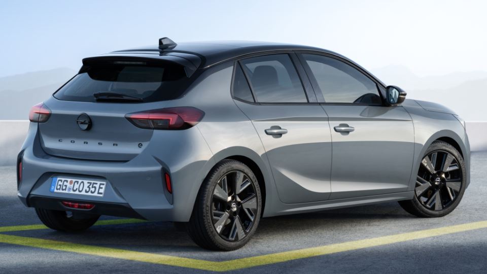 اپل کورسا 2024