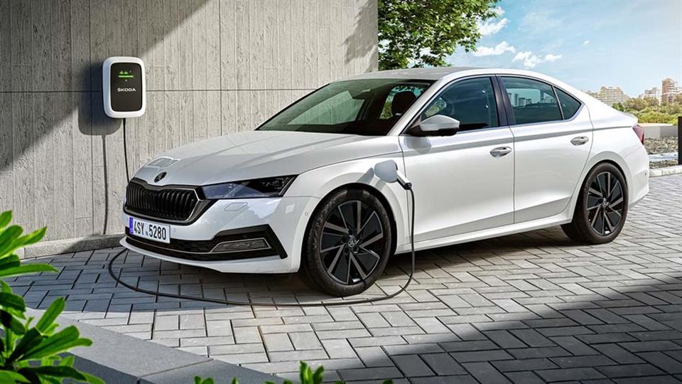 اشکودا اکتاویا هیبریدی