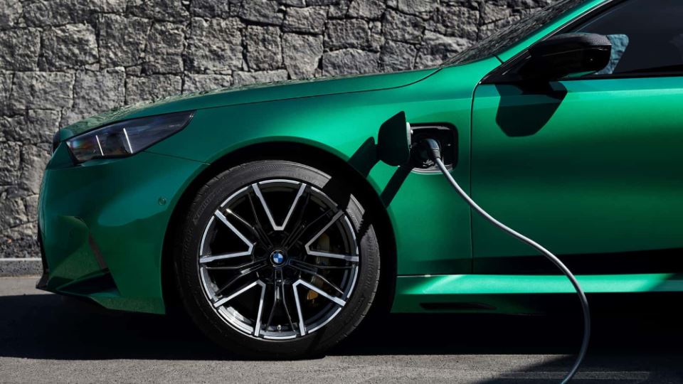 2025 ب‌ام‌و M5