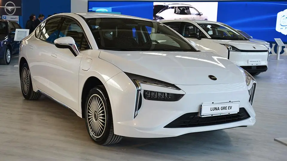 تاکسي برقي لونا