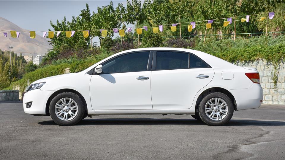 نمای بغل سایپا آریو