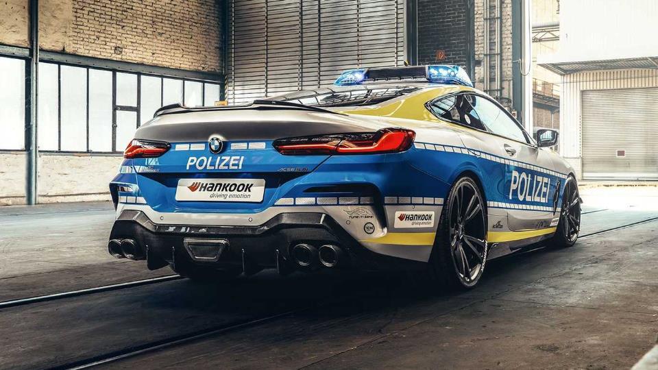 ب‌ام‌و 850i در لباس افسر پلیس