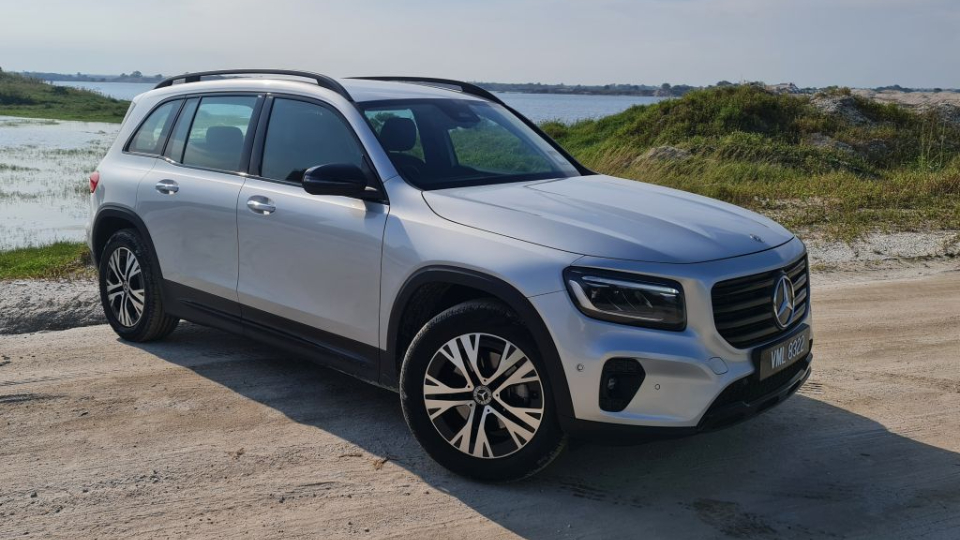 بررسی مرسدس بنز GLB وارداتی کیان خودرو منبع سایت باما