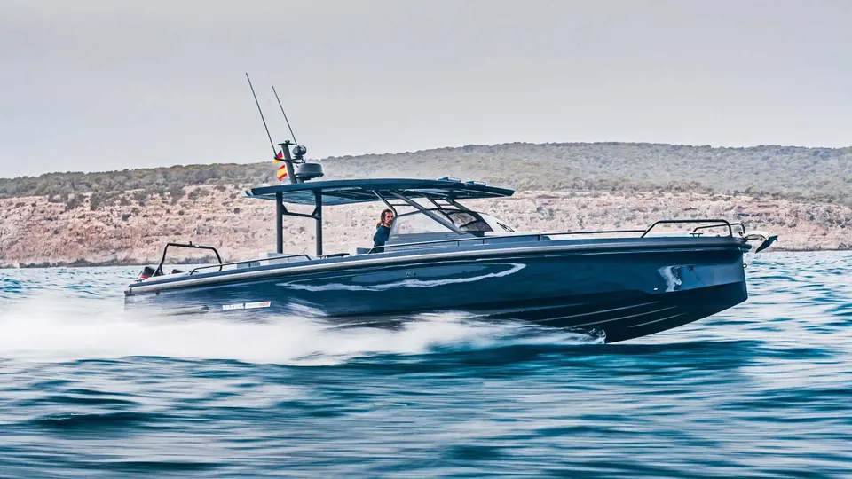 قايق برابوس Shadow 900