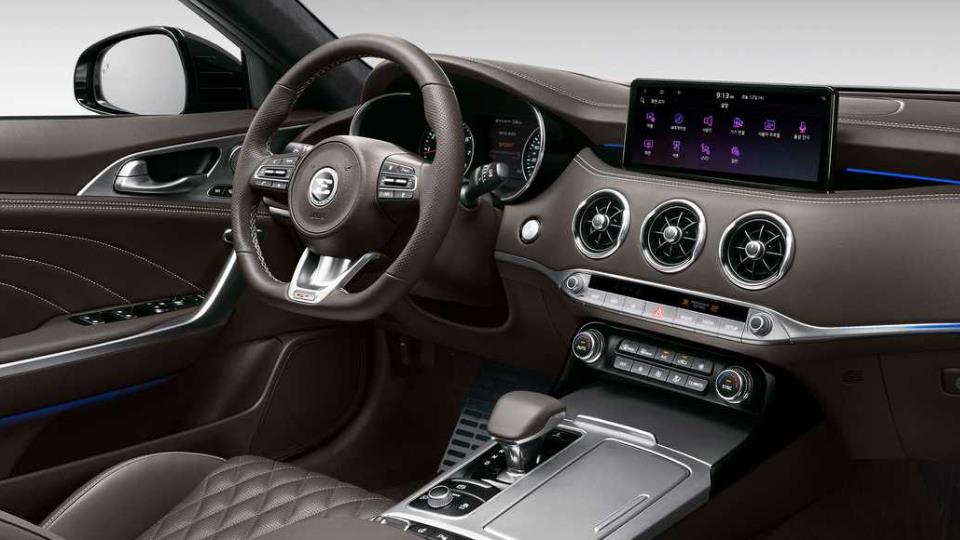 کابین کیا استینگر مدل 2021