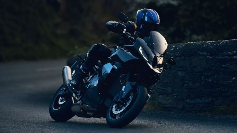 موتورسیکلت ب‌ام‌و M1000XR