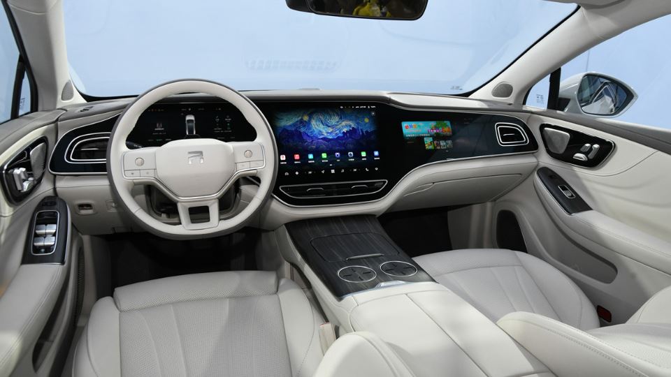 سدان برقی فایفان F7