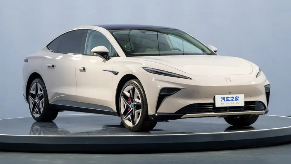 سدان برقي فايفان F7