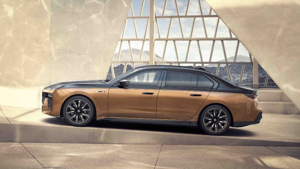 ب‌ام‌و i7 M70 xDrive