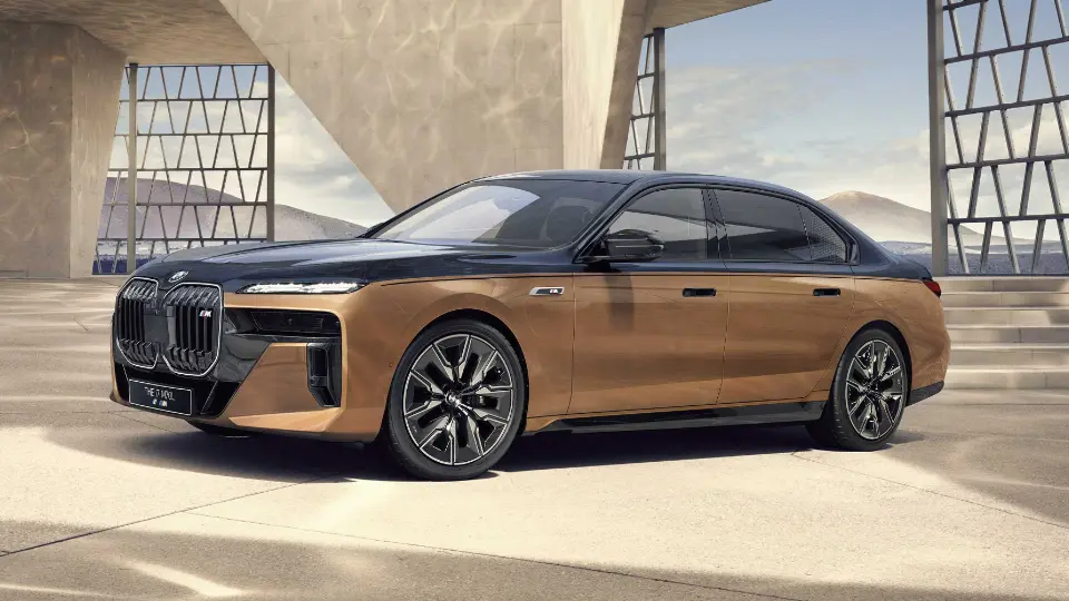 بامو i7 M70 xDrive