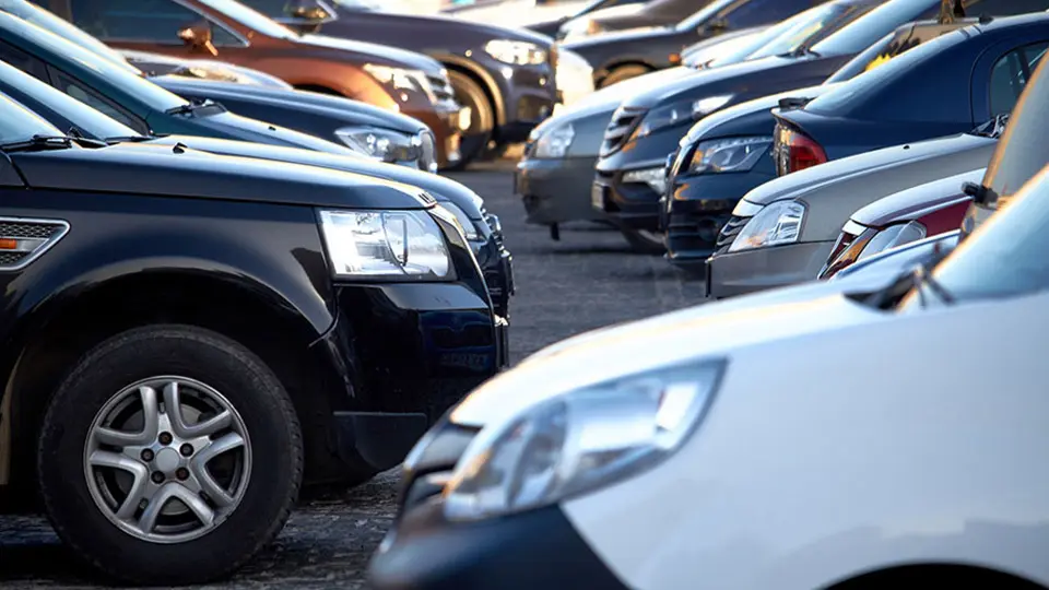 تغيير زمان ورود خودروهاي خارجي به ايران