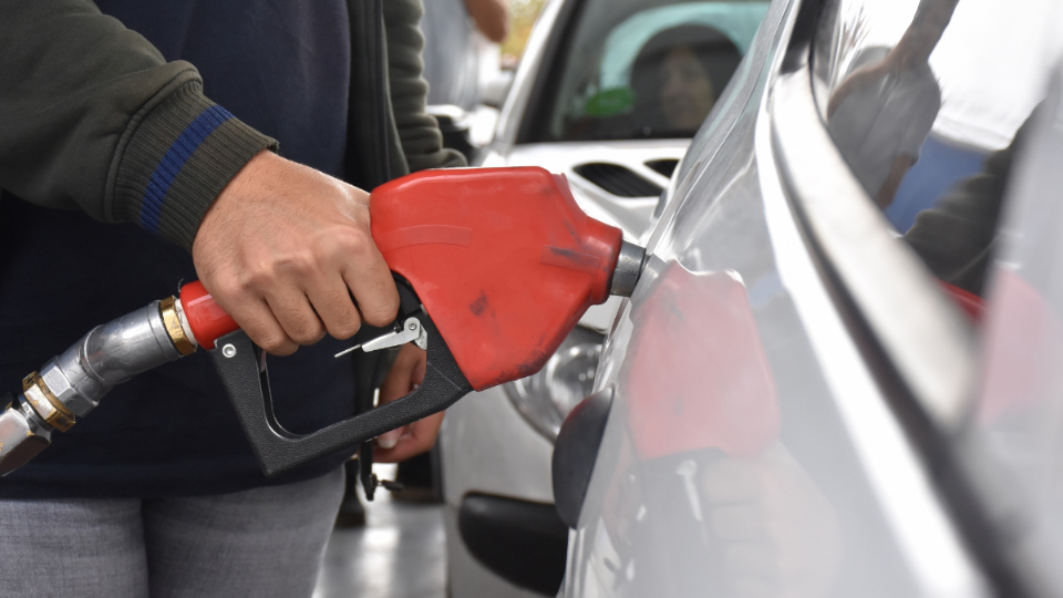 زمان واریز سهمیه بنزین خرداد 1404 منبع سایت باما