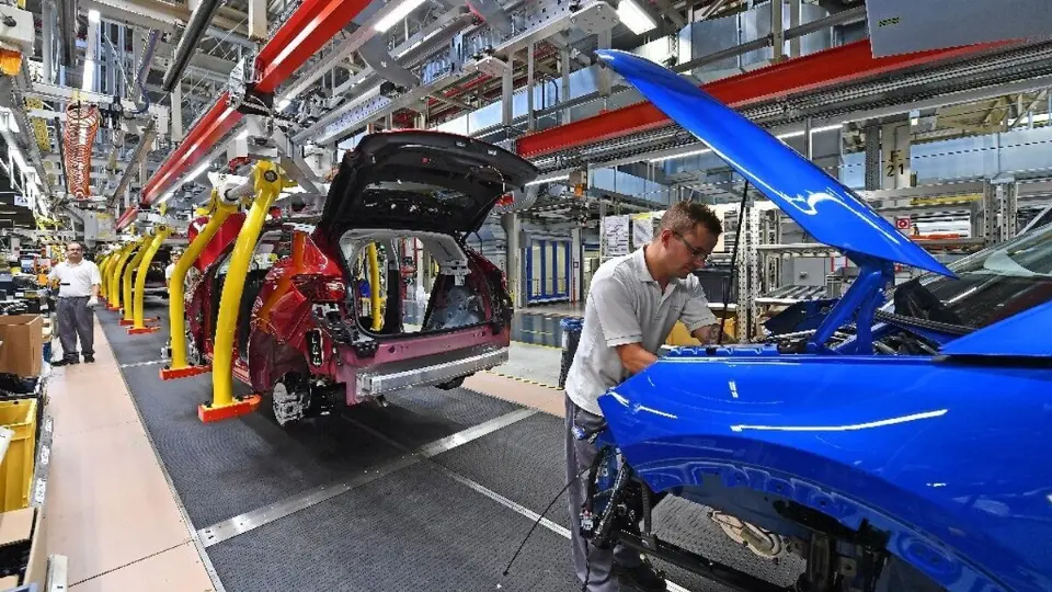 افتتاح خط توليد جديد خودروهاي هيبريدي در ايران