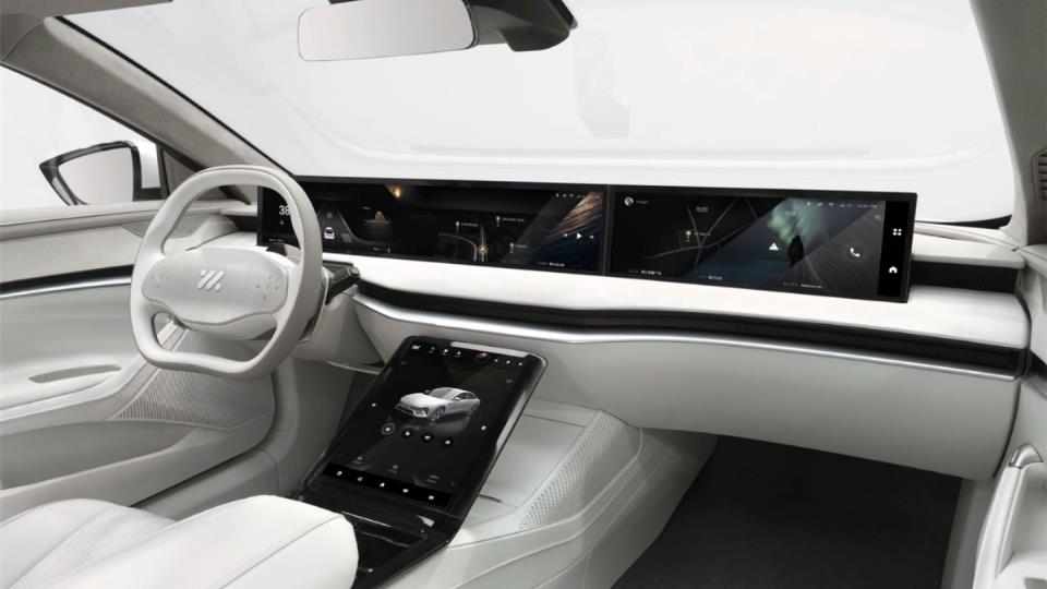 ژیجی L7 خودروی برقی با شارژ بی‌سیم