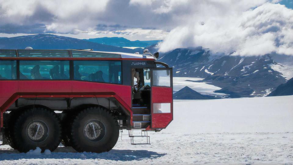 آفرود با اتوبوس Sleipnir در طبیعت یخی ایسلند