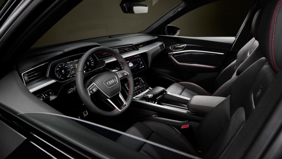 آئودی Q8 ETron ادیشن داکار