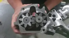 اویل پمپ چیست و چه نقشی در عملکرد موتور دارد؟ منبع سایت باما