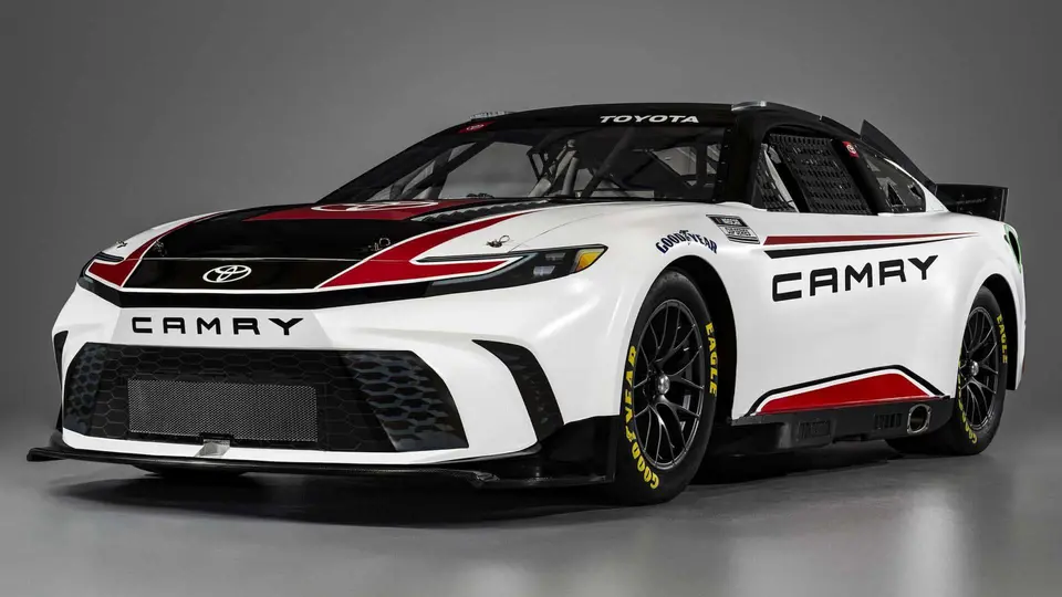 تويوتا کمري در نسکار 2024