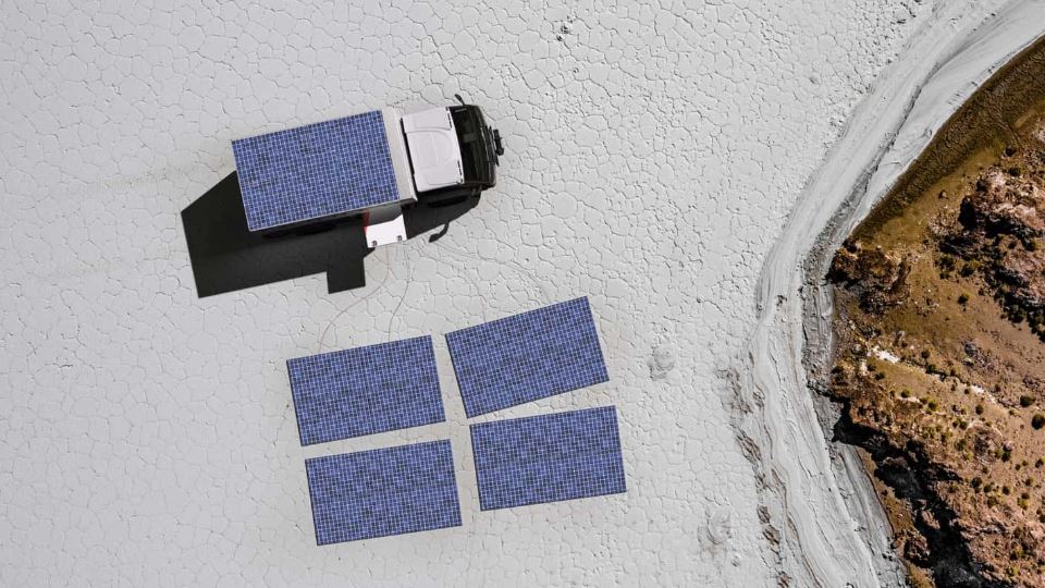 صعود یک کامیون برقی به قله