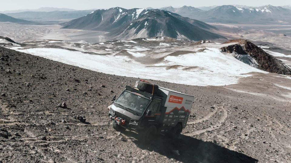 صعود یک کامیون برقی به قله