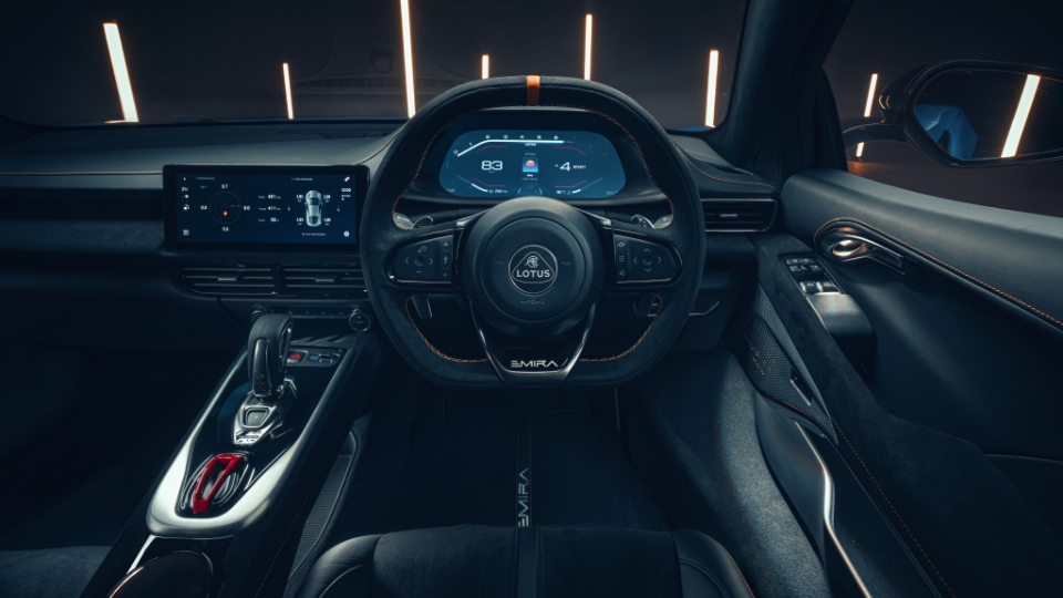 کابین و امکانات لوتوس امیرا 2022