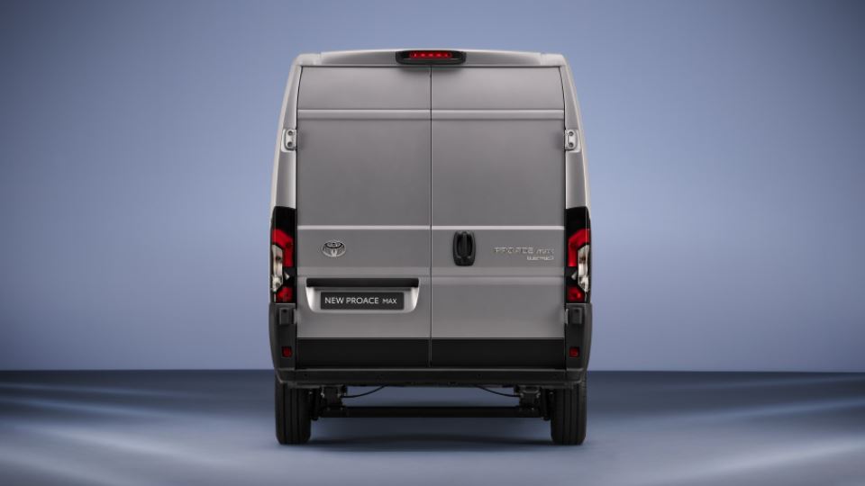 تویوتا پرو اِیس مکس