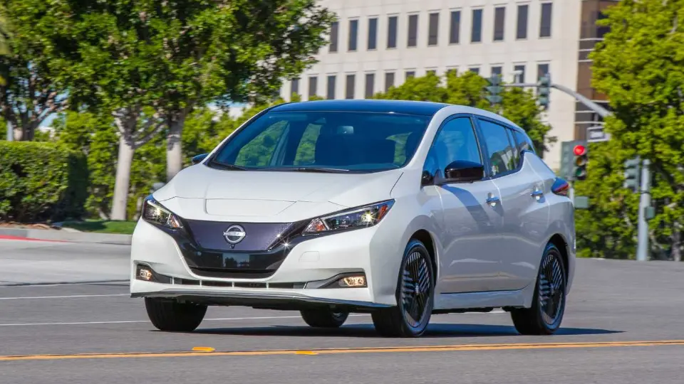 نيسان ليف 2023