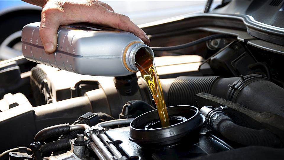 بررسی روغن موتور قبل از سفر