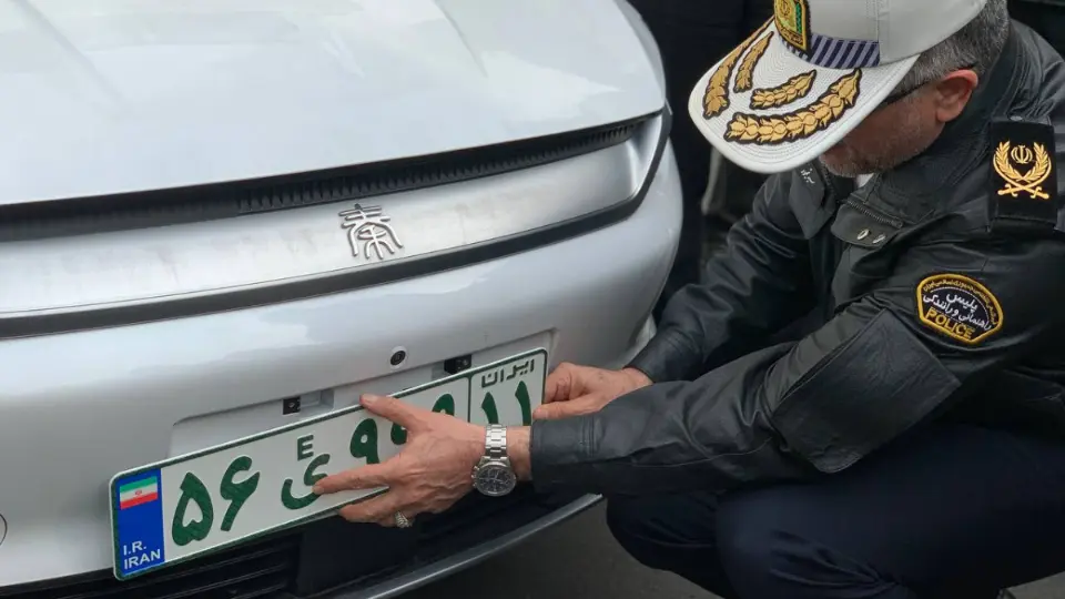 پلاک خاص براي خودروهاي هيبريدي و برقي