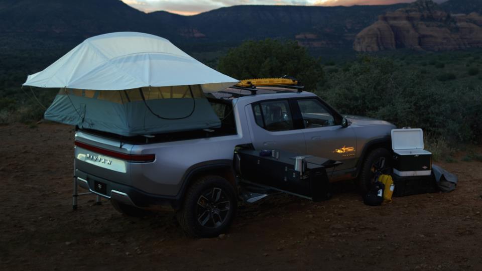 امکانات پیکاپ برقی ریویان R1T