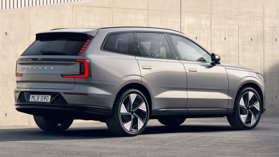 شاسی بلند برقی ولوو EXC90