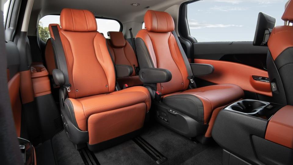 کیا کارنیوال مدل 2022 با ظرفیت 8 نفر