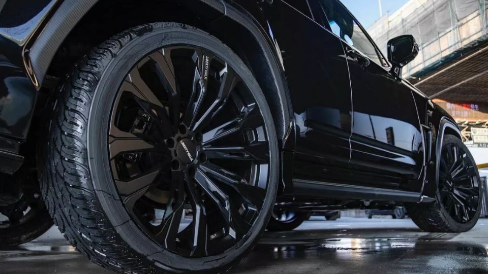 لیبرتی واک لکسوس LX600 