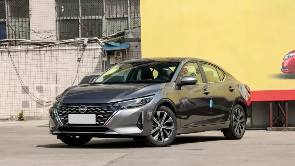 بررسي نيسان سيلفي هيبريد آرينا درايو