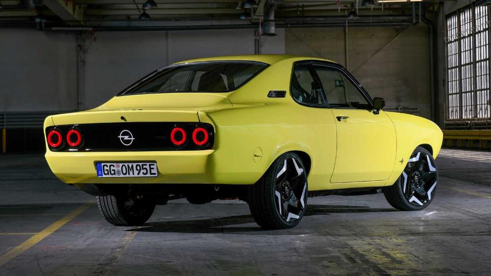 اپل مانتا GSe ElektroMOD کوپه کلاسیک برقی