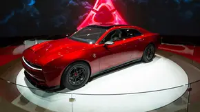معرفی دوج چارجر دیتونا SRT Stryker Red